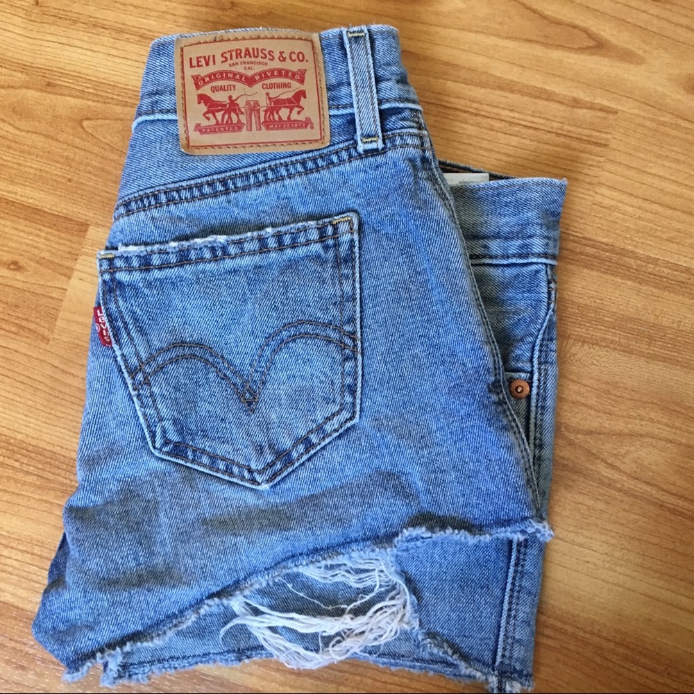 Distressed short shorts from Levi’s